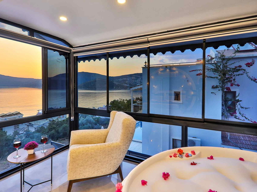 gece  -  Kasım
  | Kalkan’da Deniz Manzaralı Lüks Villa, Merkezi Konumda Rüya Tatil